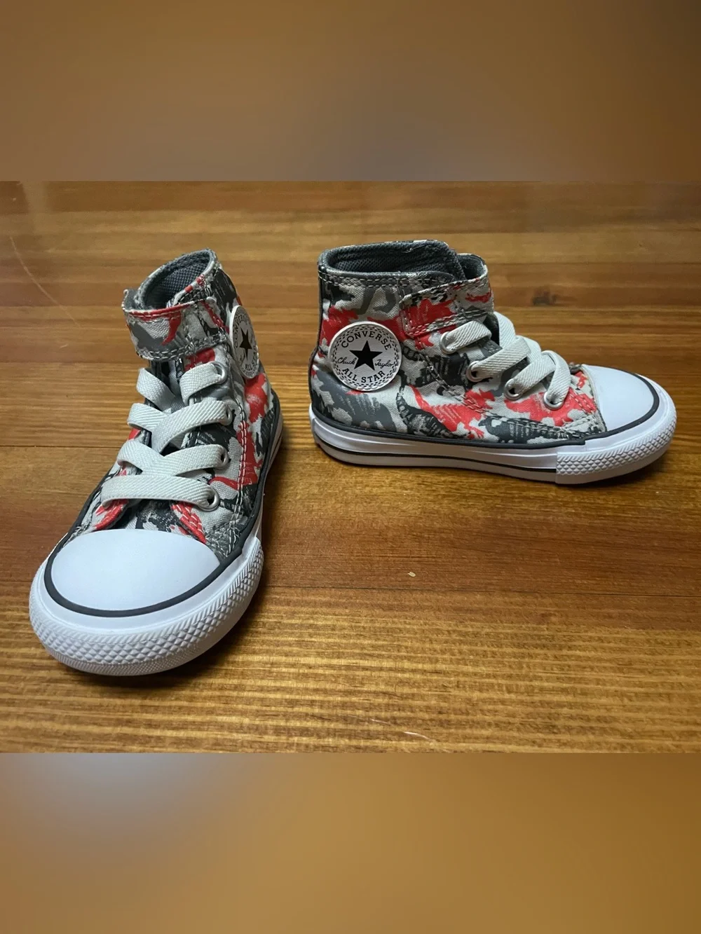 Converse Toddler Dinosaur High-Top Sneakers in Red, Gray and White Size 6